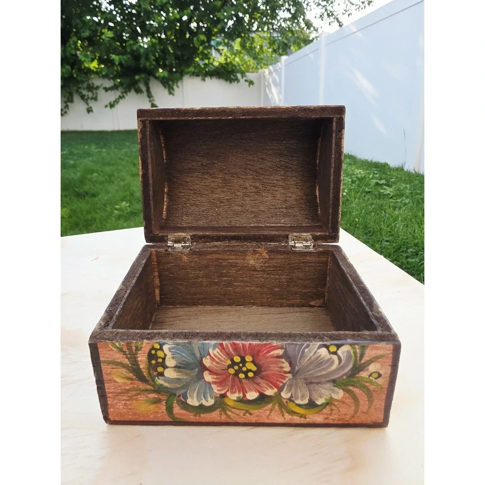 Vintage Hand Painted Wooden Floral Folk Art Box Jewelry Chest 5.5